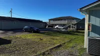 Coastal Inn and Suites - parking