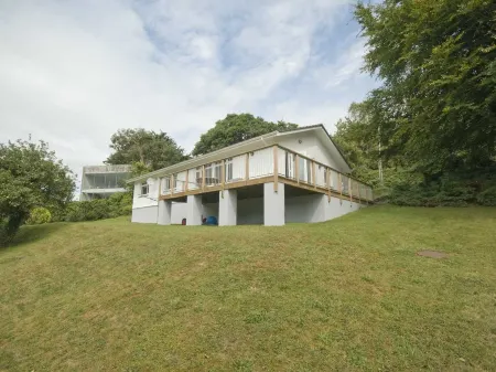 The Meadow Отели в г. Feock