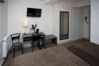 Logis-Hôtel & Restaurant le Carnot Hotels in Saint-Gilles-de-Cretot