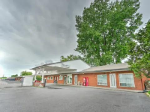Motel R-100 Hotéis em Longueuil
