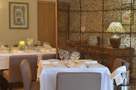 Logis Hotel le Continental Отели в г. Эндр