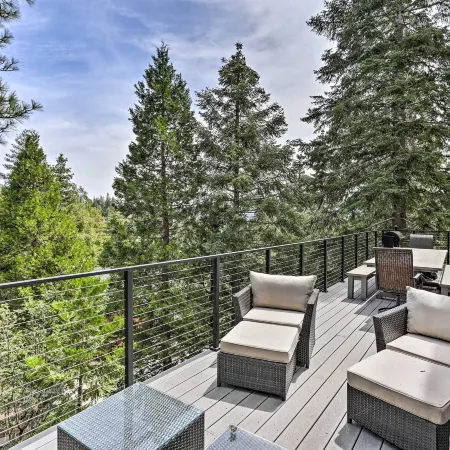 Spacious Lake Arrowhead Home w/ Putting Green