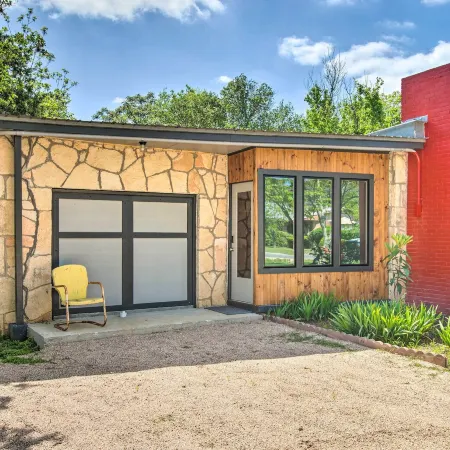 Retro Updated Blanco Abode - Steps to Main Street!