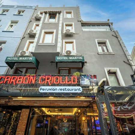 Hotel Martin Отели рядом с достопримечательностью «Улица Невизаде»