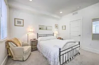 Boise Townhome w/ Rooftop Deck, 2 Mi to Downtown! - Apartments