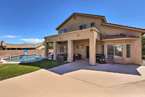 บ้านแนวโมเดิร์นที่ Tucson พร้อมระเบียง + สระว่ายน้ำน้ำเกลือ! - 3 ดาว