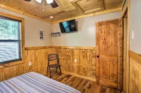 Silver Creek Cabin w/ Hiking < 1 Mi to Town! - WiFi