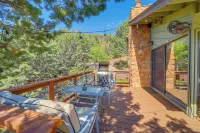 Hot Tub, Fire Pit & Deck: Chic Arizona Retreat - WiFi