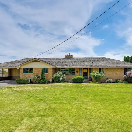 Family-Friendly Yakima Escape w/ Yard & Pool!
