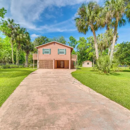 Relax Fireside: Riverfront Inglis Duplex w/ Dock