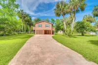 Relax Fireside: Riverfront Inglis Duplex w/ Dock -  Privatzimmer