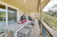 Hot Tub + Balcony: Rainbow Retreat Near Wineries! - Wifi