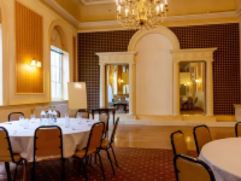 The New Inn by Roomsbooked Hotels in Gloucester