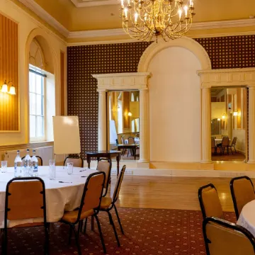 The New Inn by Roomsbooked