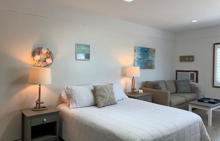 Vineyard Harbor Motel - Private Beach
