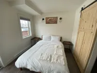 Lovely 1 Bedroom Condo Free Parking and Balcony - Apartments