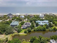 Come and Wind down and Relax at Family Tides! 6 Bedroom Villa by Peace Vacations Hotels in Georgetown