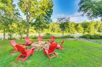 Family-Friendly Riverfront Manor on the Little Red