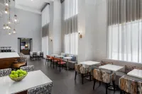 햄프턴 인 & 스위트 댈러스-알링턴 노스-엔터테인먼트 디스트릭트