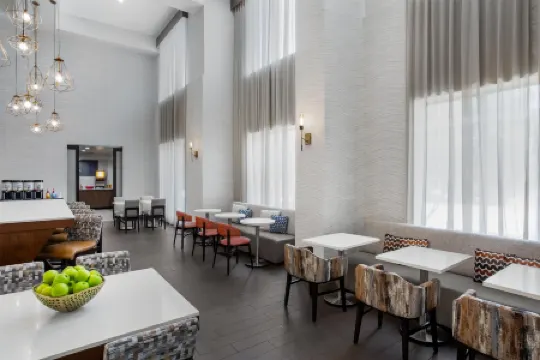 Hampton Inn & Suites Dallas-Arlington North-Entertainment District