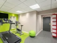 Ramada Hotel & Suites by Wyndham Coventry - gimnasio
