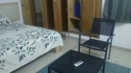 Hotel les Graces Отели рядом с Аэропорт Феликс Уфуэ-Буаньи