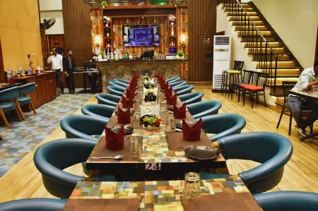 Hotel 7-B Отели в г. Чхатарпур