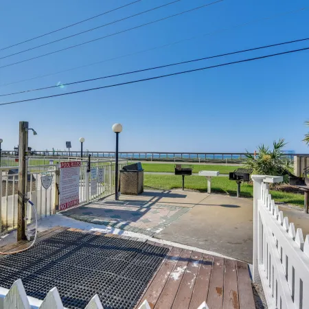 Well-Appointed Family Condo on Miramar Beach!
