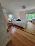 Spacious 5-bedroom house with room for 3 families & pups, in charming Ashtabula - Wifi