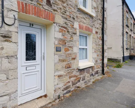 Primrose Cottage Hotels in Par