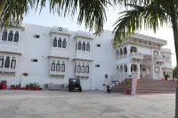 Tej Mahal Palace Bandikui Hotels near JEEVAN DHARA LIBRARY, DAUSA