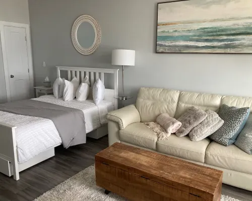 Ocean front Studio across from beach Hotels in Hull