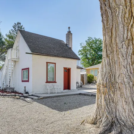 Kik-n-Bak Cottage w/ Beautiful Mountain View