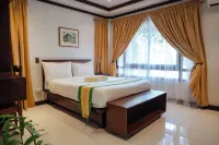 Veranda Hotel Hotels in Batac