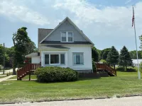 Bear Lake Garden House - 3 Bedroom house with Wi-Fi and Large Deck