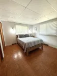 EASY STREET RETREAT! Private beach - Wifi