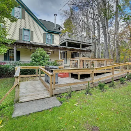 Lanesville Home w/ Pool Table, Bar & Deck!