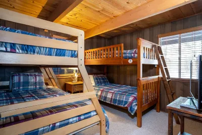 Charming, renovated Carnelian Bay Cabin