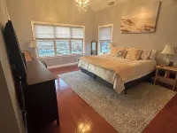 Spacious and Homey 6-Bed Beach House in Salisbury Hotels in Salisbury