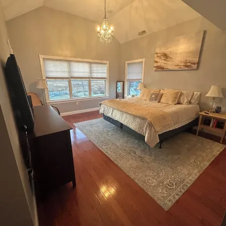 Spacious and Homey 6-Bed Beach House in Salisbury