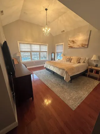 Spacious and Charming 6-Bed Beach House in Salisbury Отели рядом с достопримечательностью «Pines Camping Area»