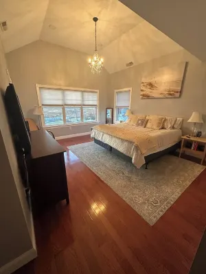 Spacious and Charming 6-Bed Beach House in Salisbury