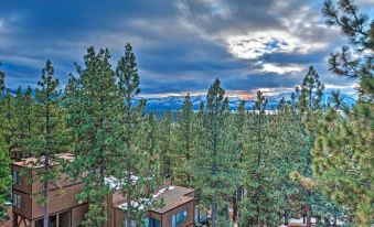 2 Mi to Heavenly Mountain: Tahoe Retreat w/ Views