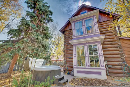 Walk to Ski Shuttle! Breckenridge Cabin w/ Hot Tub - Spa
