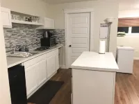 Stylish 1BR unit in Bedford, only 15 min to downtown Halifax. Near shopping area 로킹엄 호텔