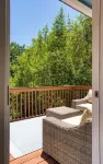 Blue Sky Cottage! Freshly Renovated,  Lovely with Gardens in Sunny Central Marin