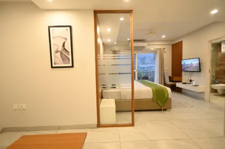 Montclair Ananta Elite Solan Отели в г. Солан