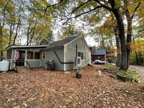 Charming 3-bedroom house with WiFi and AC in beautiful Caroga Lake Hotels in Caroga