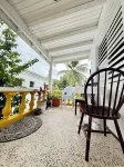 3-BR Cozy Tropical Gem- Walkable- Mins Away from Downtown St Thomas w. AC & WiFi