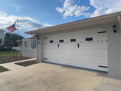 Manatee Cove, Tiki WATERFRONT Home w/BOATLIFT Отели рядом с достопримечательностью «Парк штата 7 Майл Луп Трейлхед Кристал Ривер Презерв»